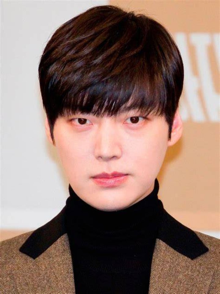 Ahn Jae Hyun Revealed To Be Broke And In Debt Koreaboo