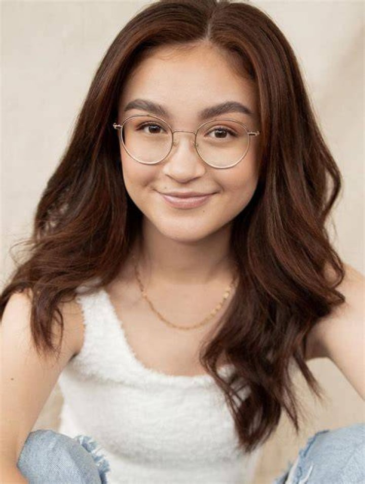 Anna Cathcart vai estrelar série "XO, Kitty" da Netflix RC 832