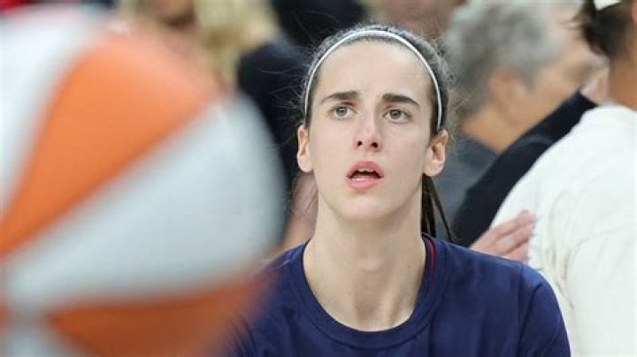 Caitlin Clark hace historia en el baloncesto universitario CNN