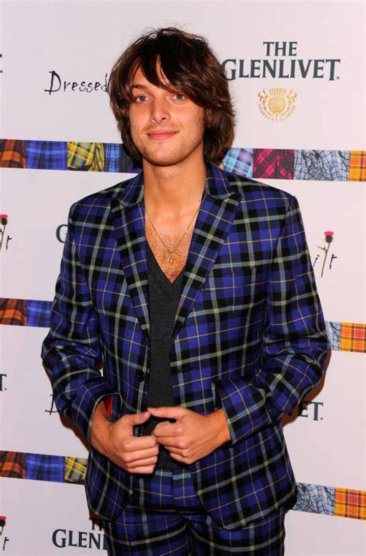 Calculate Paolo Nutini's Astonishing Net Worth