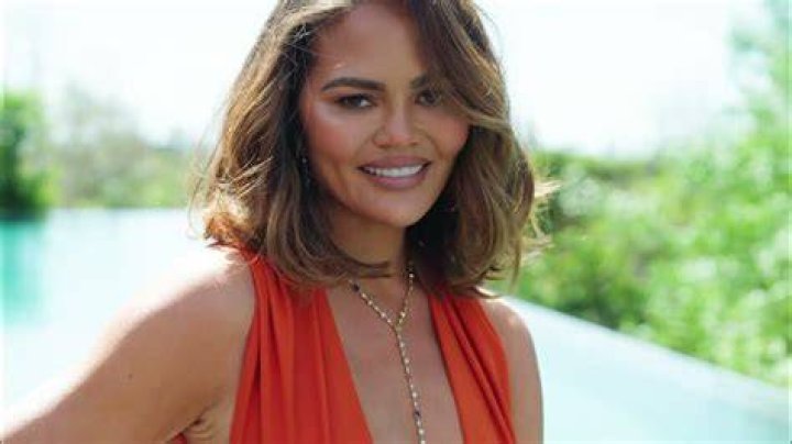 Chrissy Teigen hot