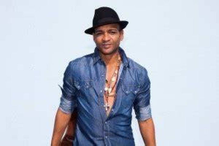 Descemer Bueno Descemer Bueno - Most Famous Singers from Cuba