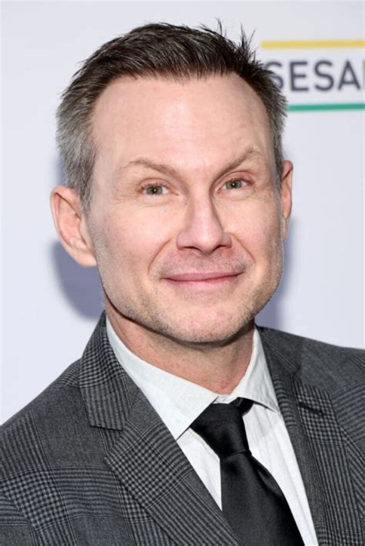 Did Christian Slater's father try to kill him ? Its The Vibe