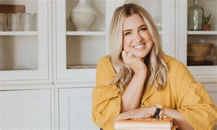 Dive Into Jenna Kutcher's Wealth: Exploring Her Net Worth