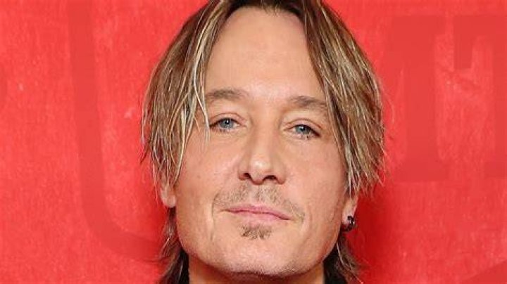 Does Country Star Keith Urban Wear Eye Makeup? Learn The Truth