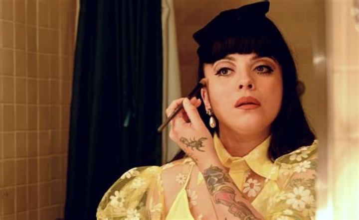 Get The True Story: Unraveling Mon Laferte's Height