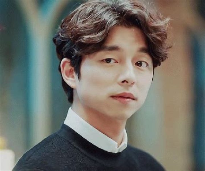 Gong Yoo (Gong Jichul) Biography Facts, Childhood, Family Life