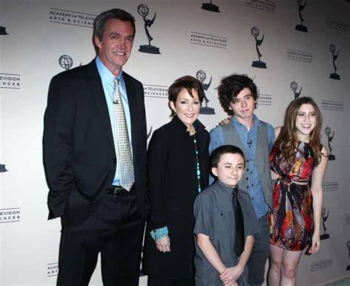 Incredible Height Facts: Unveiling The Stature Of Neil Flynn