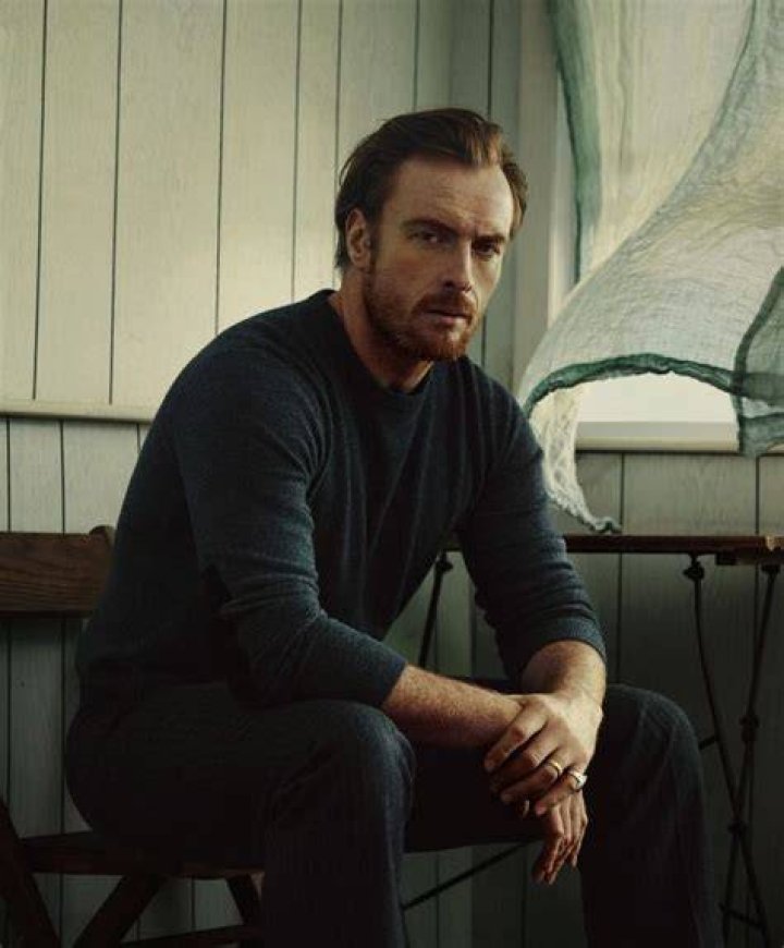 &iquest;Cu&aacute;nto mide Toby Stephens?