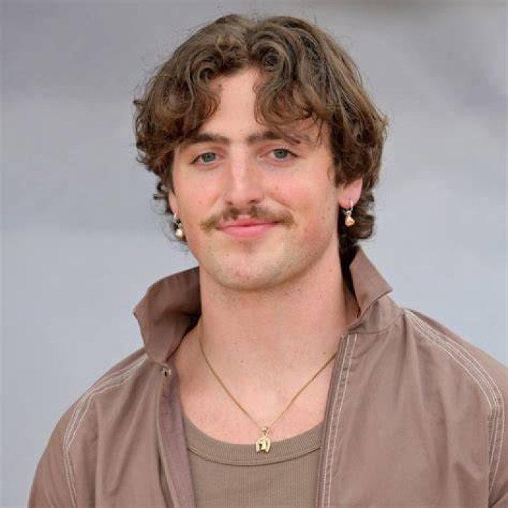 Is Benson Boone Straight?