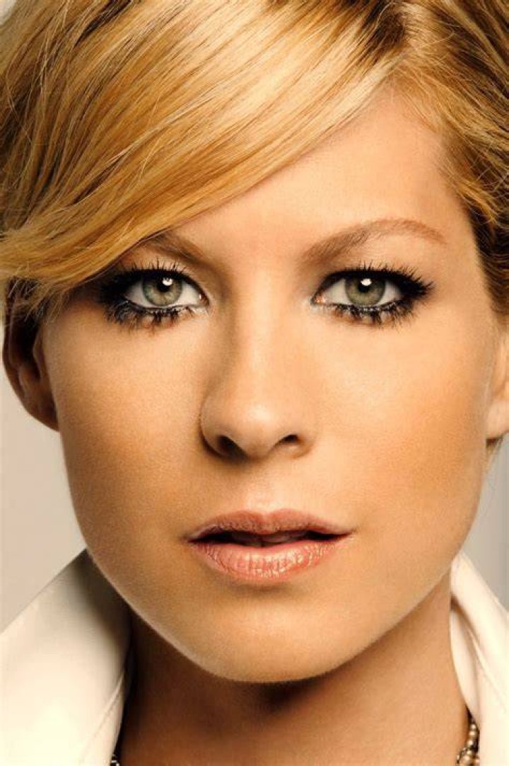 Jenna Elfman headshot