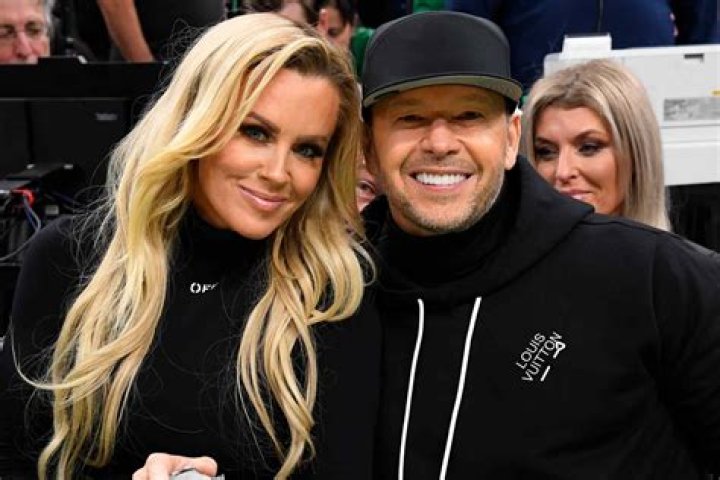 Jenny McCarthy and Donnie Wahlberg Marriage Trouble Jenny Won't Let