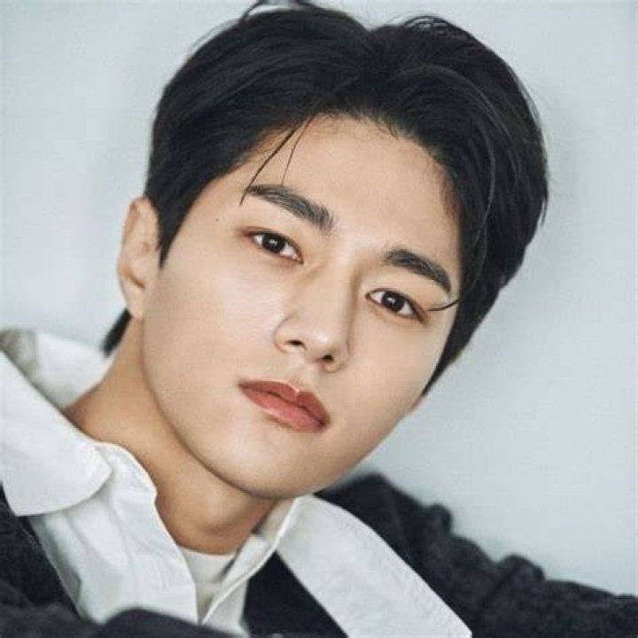 Kim Myung-Soo's Wife: Age, Relationship Timeline, And More