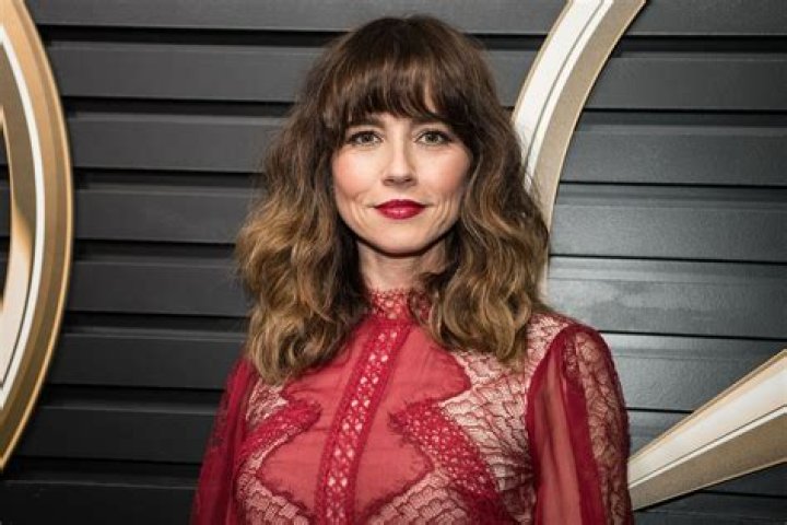 Linda Cardellini's Love Life: Past And Present Relationships