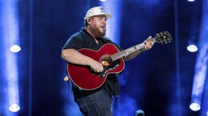 Luke Combs: Uncovering His Stature - Dimensions Explored