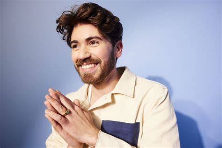 Noah Galvin Opens Up About Identifying As Non-Binary: "I Feel More Whole"