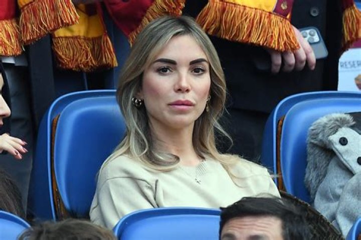 Noemi Bocchi soffro di diastasi addominale. Il sostegno di Totti iO