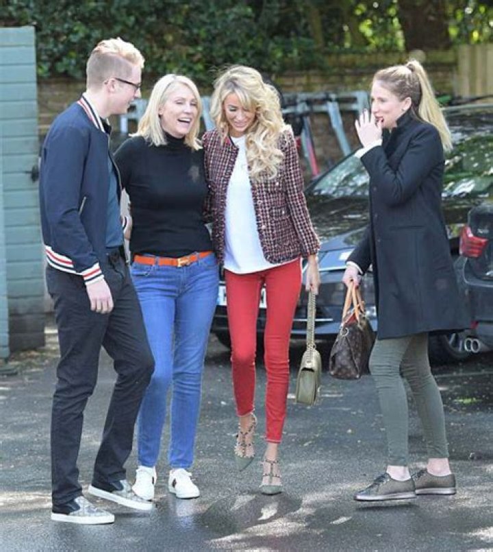 Olivia Attwood Family Who Is Olivia Attwood Sister, Dad, and Parents