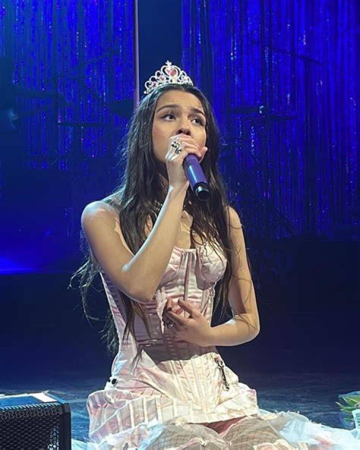 Olivia Rodrigo Pop princess pushes president's plan for more jabs.