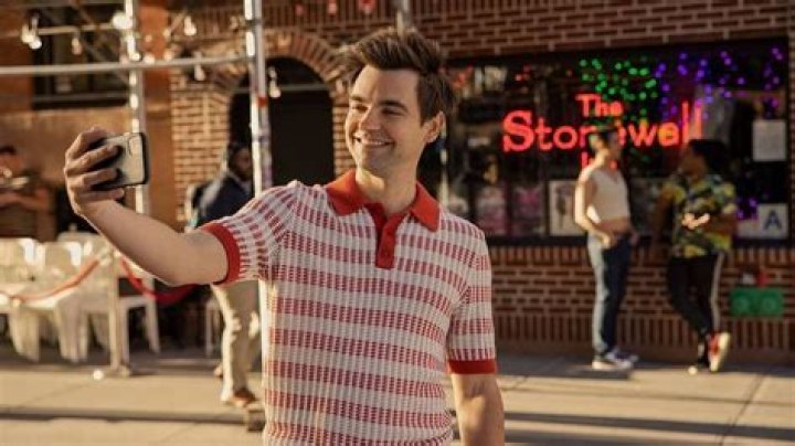 The Other Two Star Drew Tarver On Playing a Different Type of Queer
