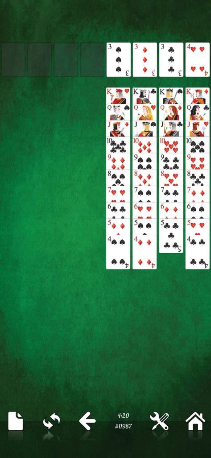Timeless Solitaire On Verdant Felt: A Classic Gaming Experience