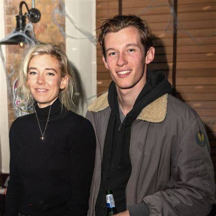 Vanessa Kirby & Callum Turner Share a Kiss on Their Date Night Photo