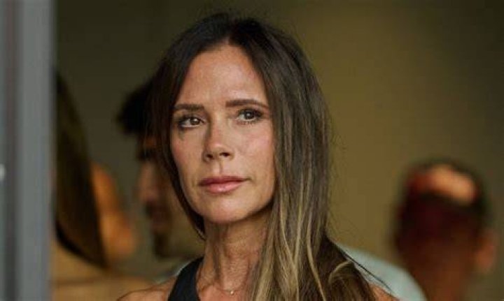 Victoria Beckham pokleknula pred bizarnim čizmama koje su podijelile