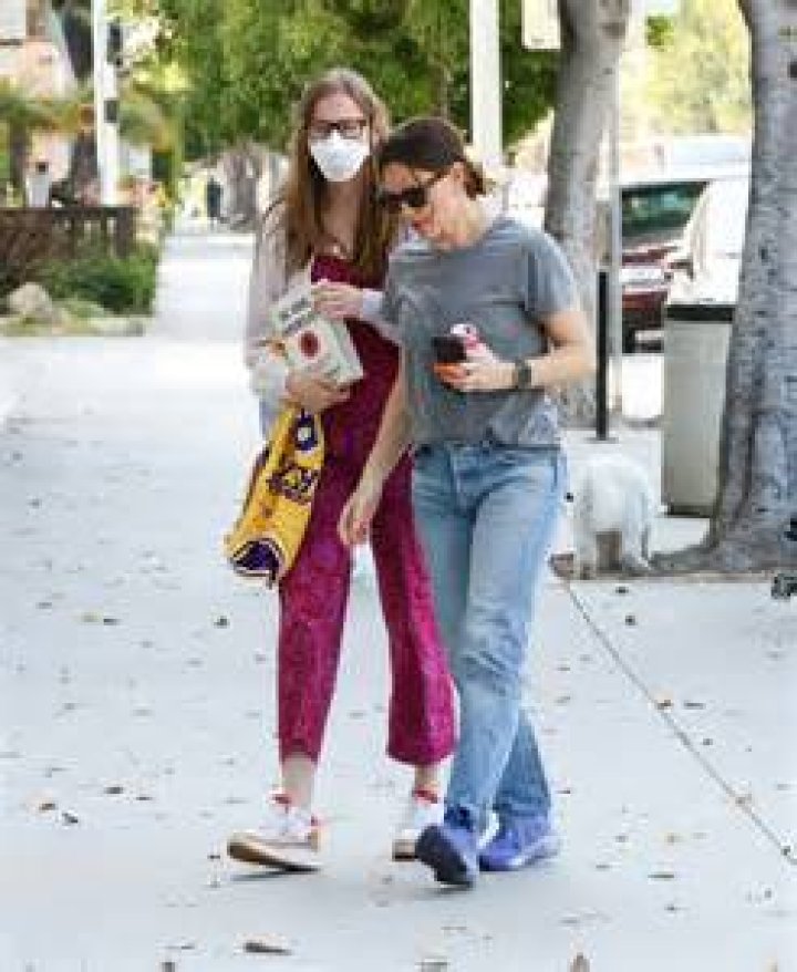Violet Affleck Face Mask: The Ultimate Guide For A Radiant Complexion