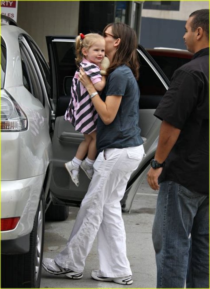 Violet Affleck Gives Giggles and Hugs Photo 1261111 Photos Just