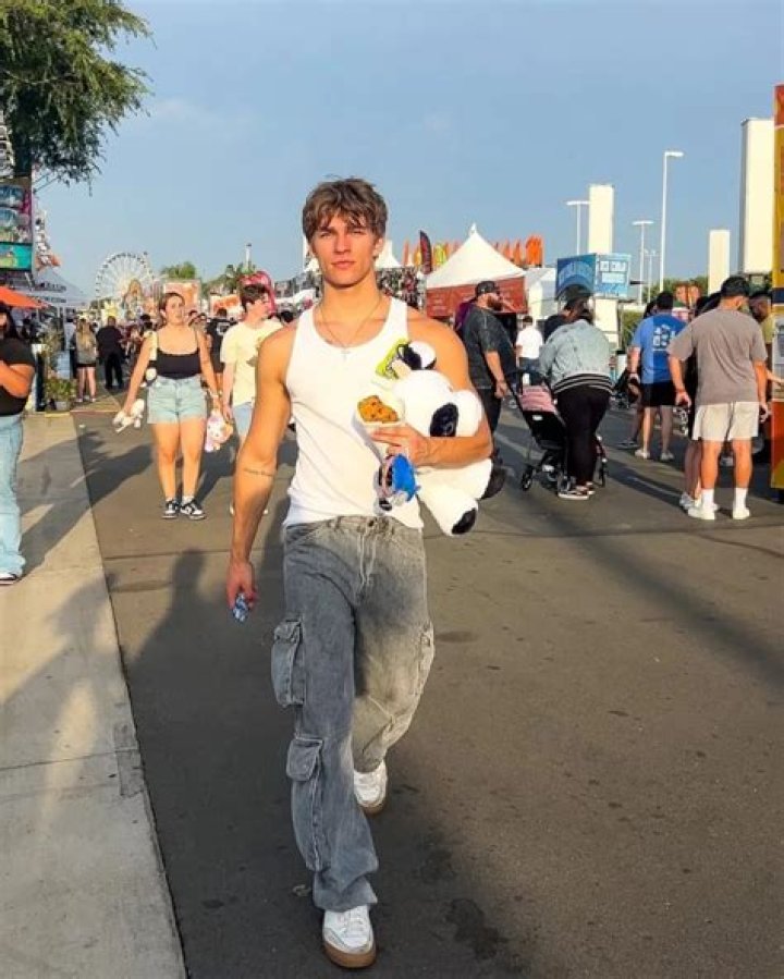 Who is Alex CowperSmith? age, net worth, career, bio & latest updates