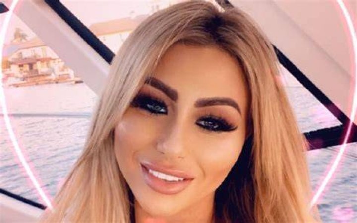 Who is Melanie Martin? Wiki, Age, Son, Net worth & Facts About Aaron